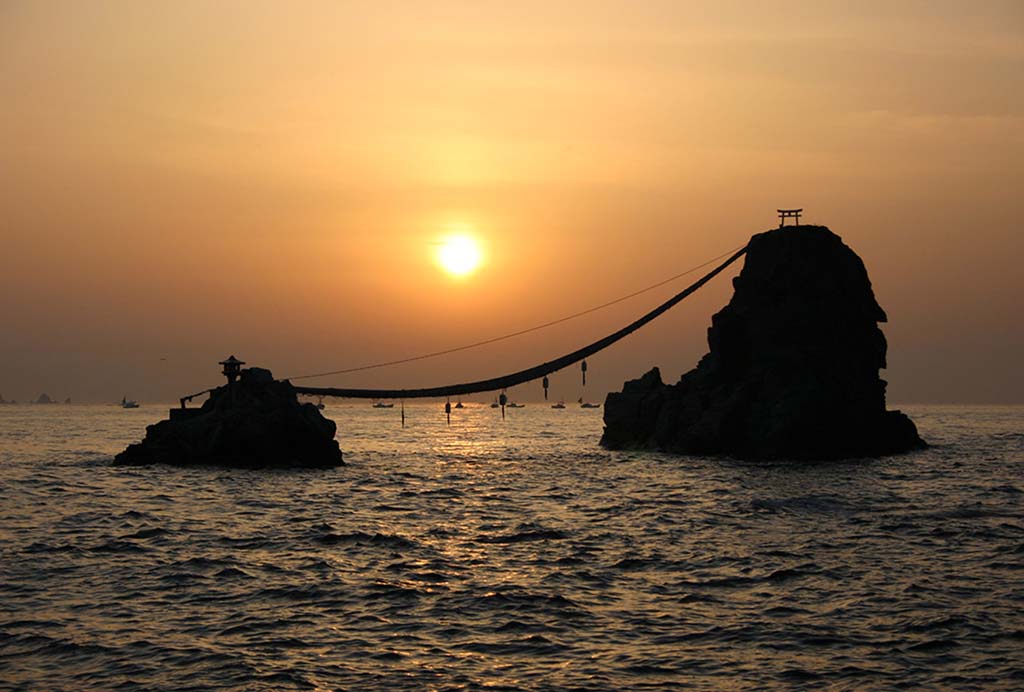 ビシャゴ浦姉妹岩