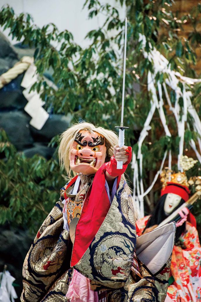 「八雲払」のスサノオノミコト。佐藤大地君が祖父譲りの「ヒーロー」を演じる