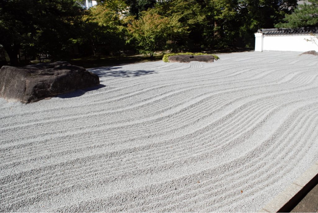 石庭の「洗濤庭」への立ち入りは禁止。見学はガイドの案内などによる時に限る。