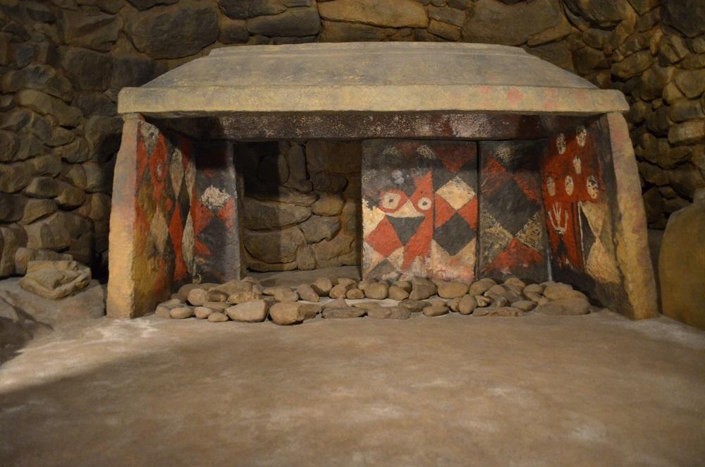 チブサン古墳レプリカ