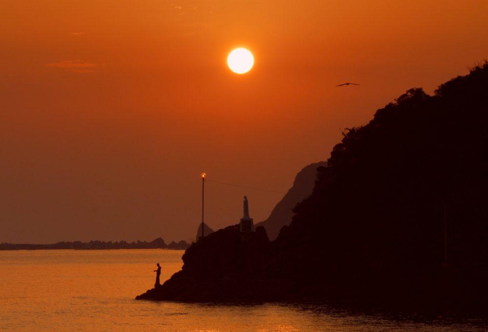 マリア像の夕陽