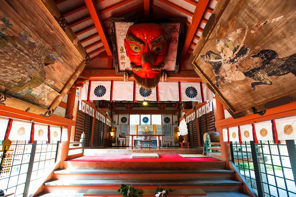 柞原八幡宮本殿内