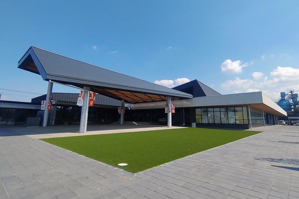 道の駅都城NiQLL外観