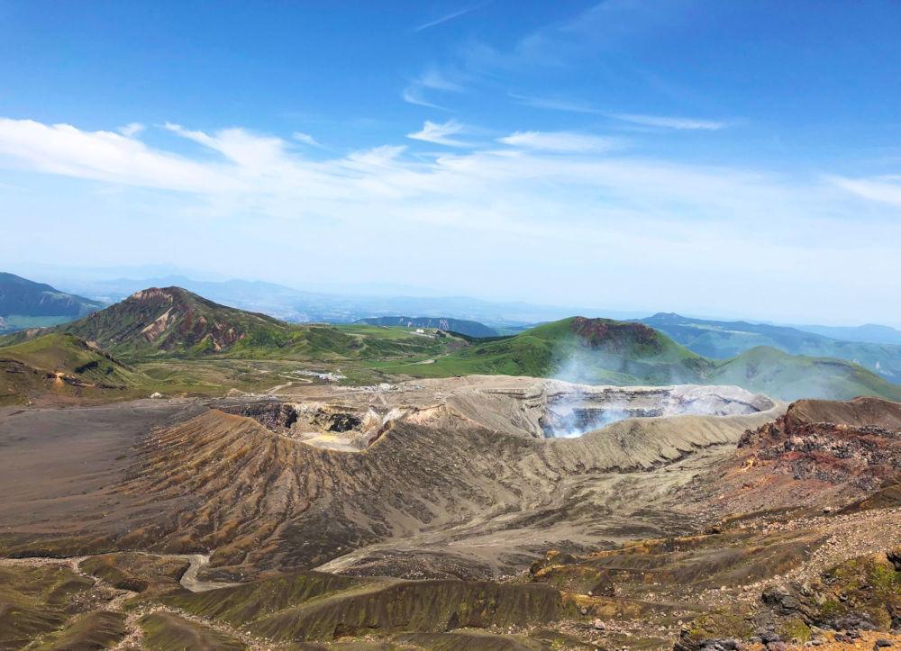 中岳火口と砂千里