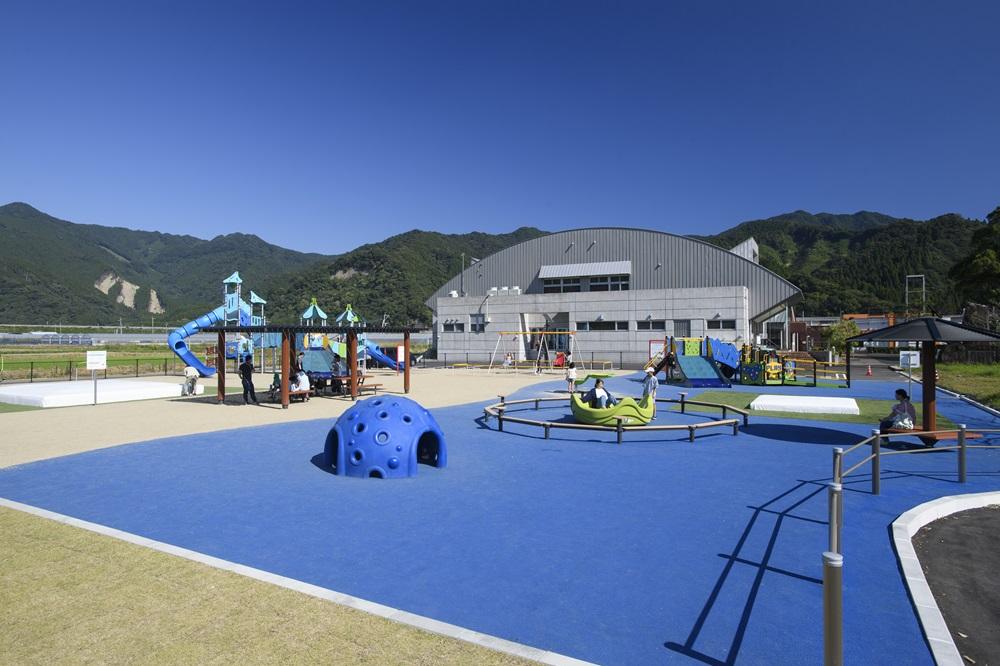 インクルーシブ遊具